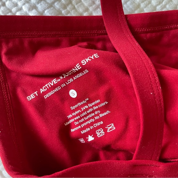 Set Active Red Top - Picture 2 of 2